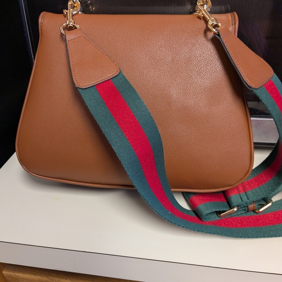 Gucci Brown Leather Shoulder Bag with Gold Accents - Picture 4 of 16